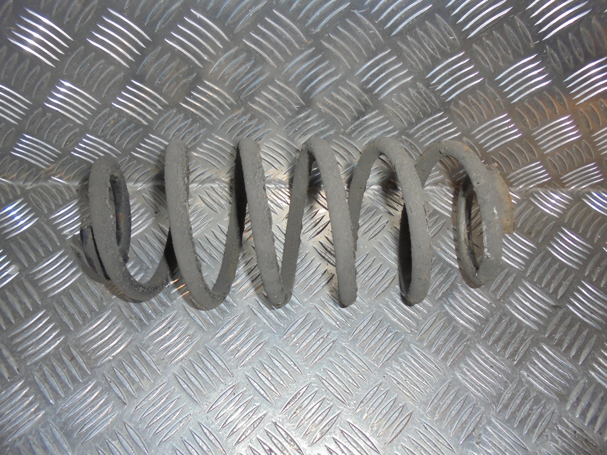 Toyota Yaris Verso Bagfjeder Spiral Med OEM Nr. Ophugger Fra Toyota Ophugger