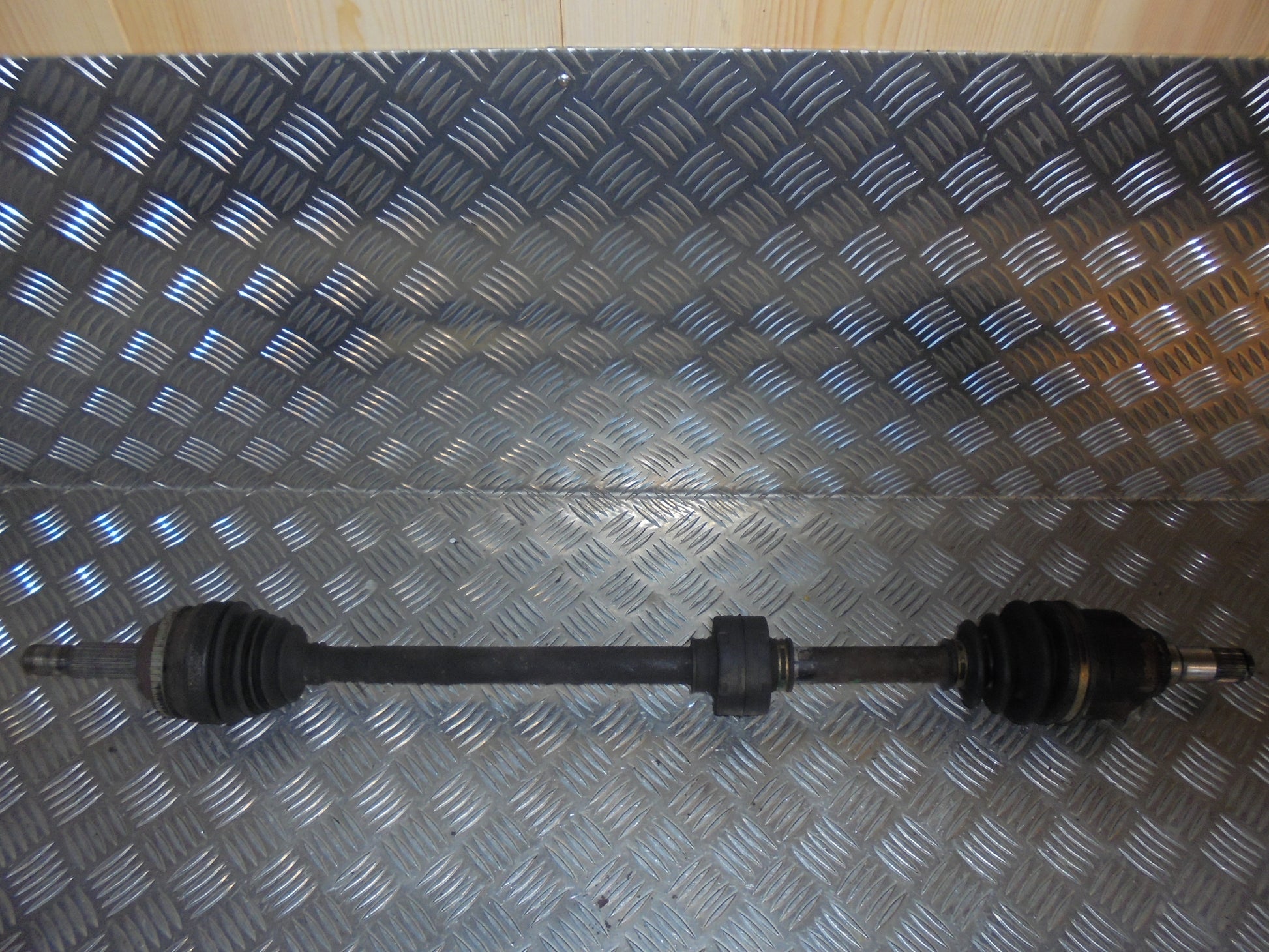 Toyota Yaris Verso Trækaksel For H Med OEM Nr. Ophugger Fra Toyota Ophugger