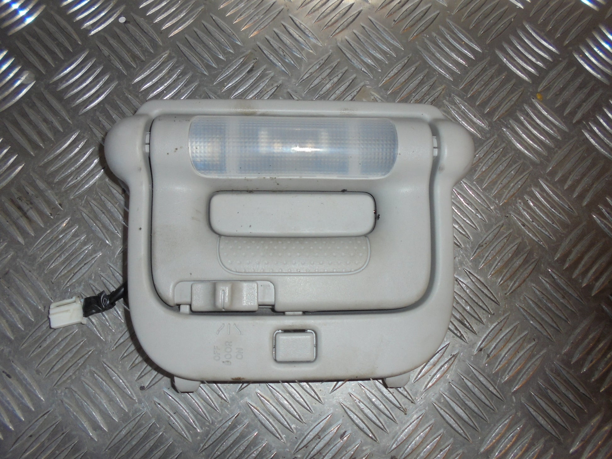 Toyota Yaris Verso Loftslys Med OEM Nr. Ophugger Fra Toyota Ophugger