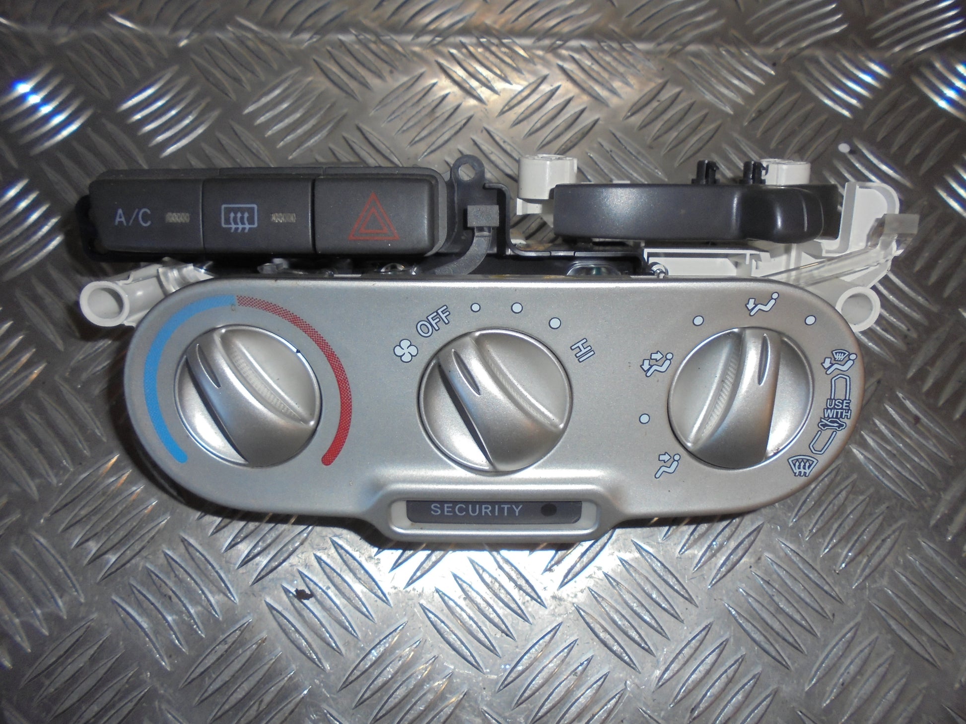 Toyota Yaris Verso Varmeregulering Med OEM Nr. Ophugger Fra Toyota Ophugger