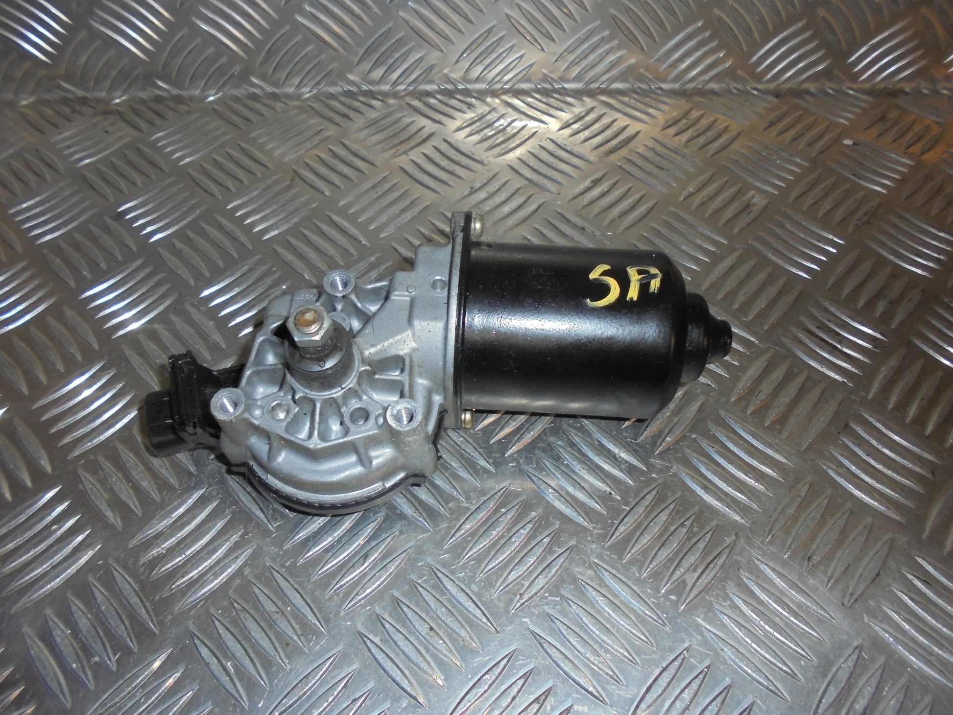 Toyota Yaris Verso Viskermotor Med OEM Nr. Ophugger Fra Toyota Ophugger