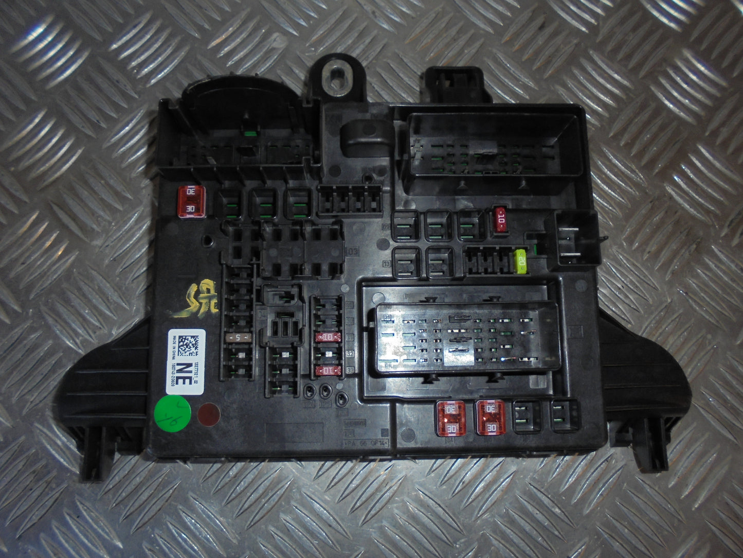 Opel Insignia A Sikringsboks Med OEM Nr. Ophugger Fra Opel Ophugger