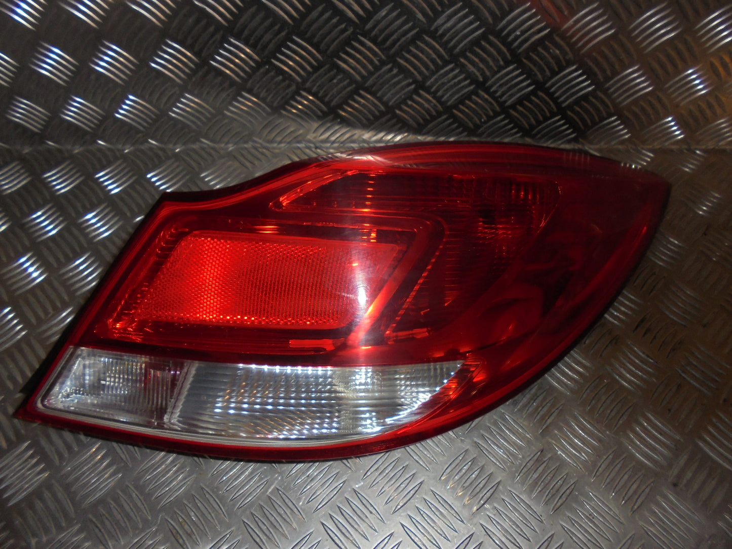 Opel Insignia A Baglygte Med OEM Nr. Ophugger Fra Opel Ophugger