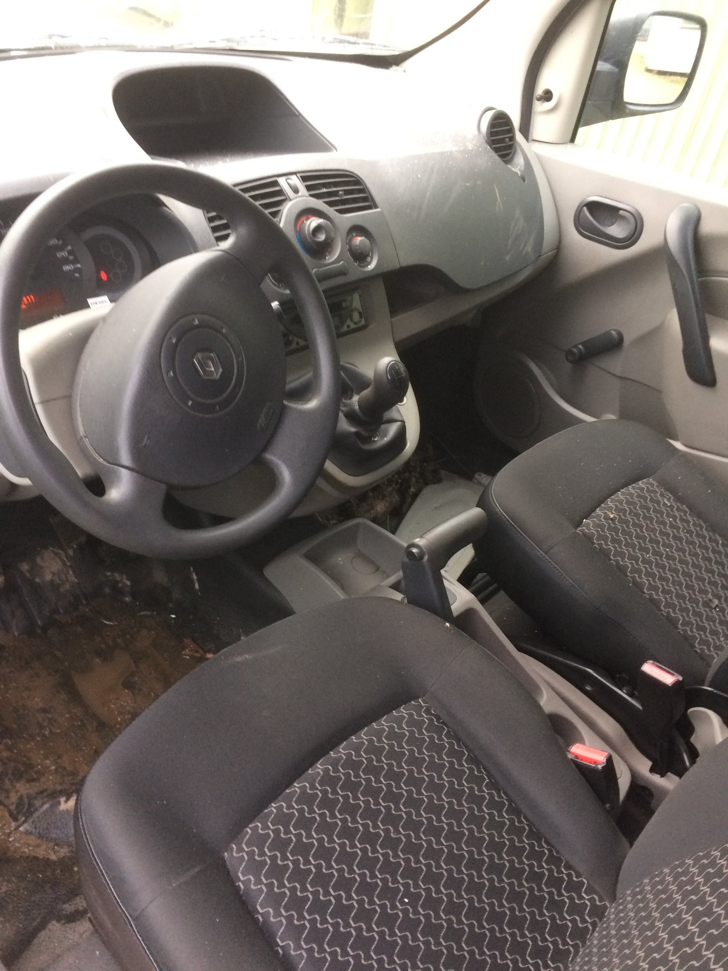 Renault Kangoo 2 Pluk-Selv-Bil Med OEM Nr. Ophugger Fra Renault Ophugger