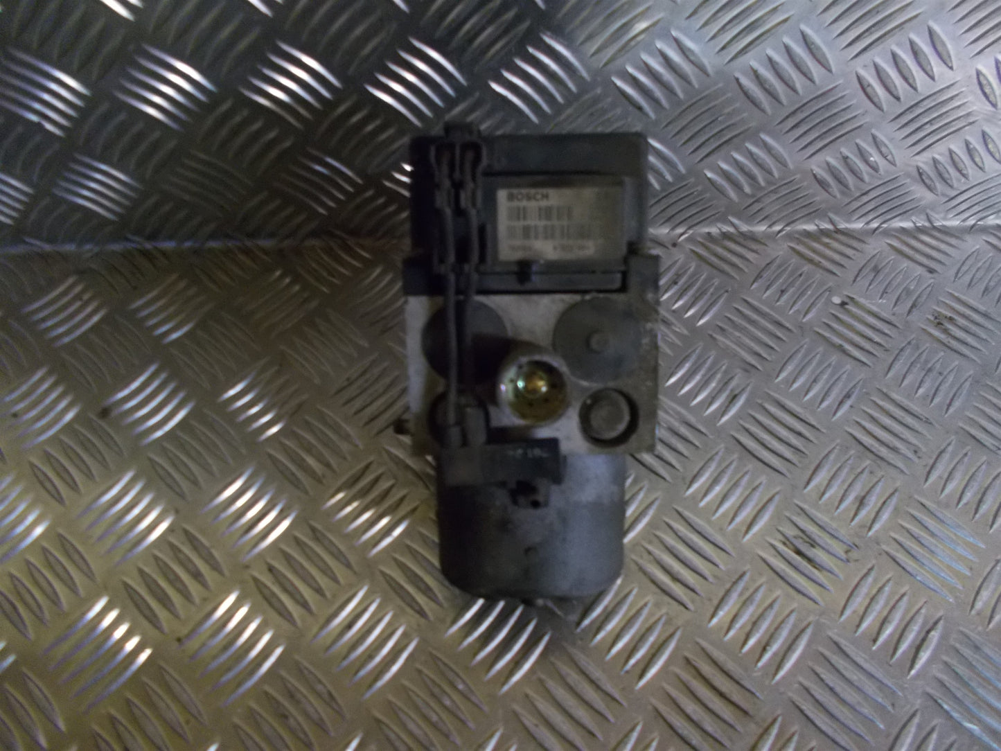 VW Passat 3B Abs Pumpe Med OEM Nr. 0273004132 Fra VW Ophugger