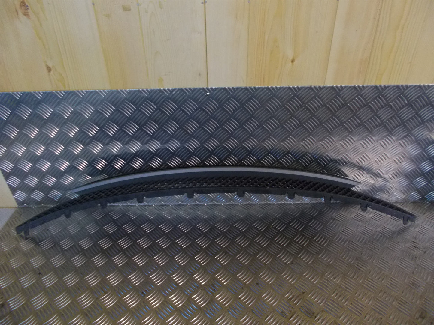 BMW 1-Serie E81/E82/E87/E Frontgitter Med OEM Nr. Ophugger Fra BMW Ophugger