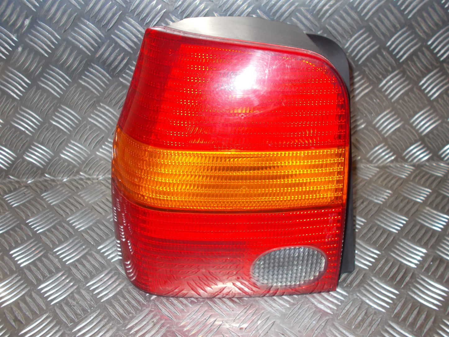 Seat Arosa Baglygte Med OEM Nr. Ophugger Fra Seat Ophugger