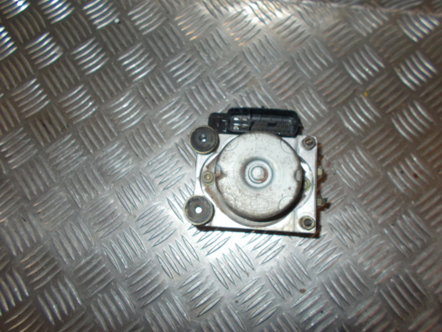 Mazda 626 GF/GW Abs Pumpe Med OEM Nr. MD42T41C27B2 Fra Mazda Ophugger