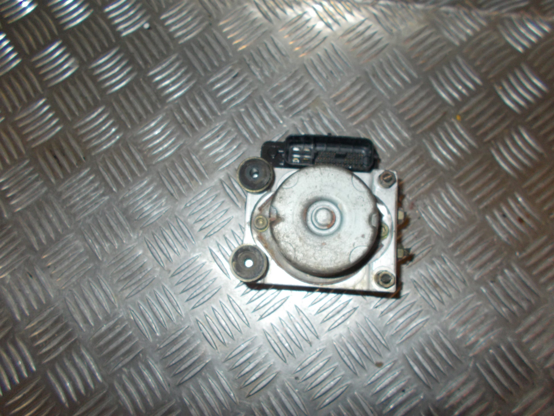 Mazda 626 GF/GW Abs Pumpe Med OEM Nr. MD42T41C27B2 Fra Mazda Ophugger
