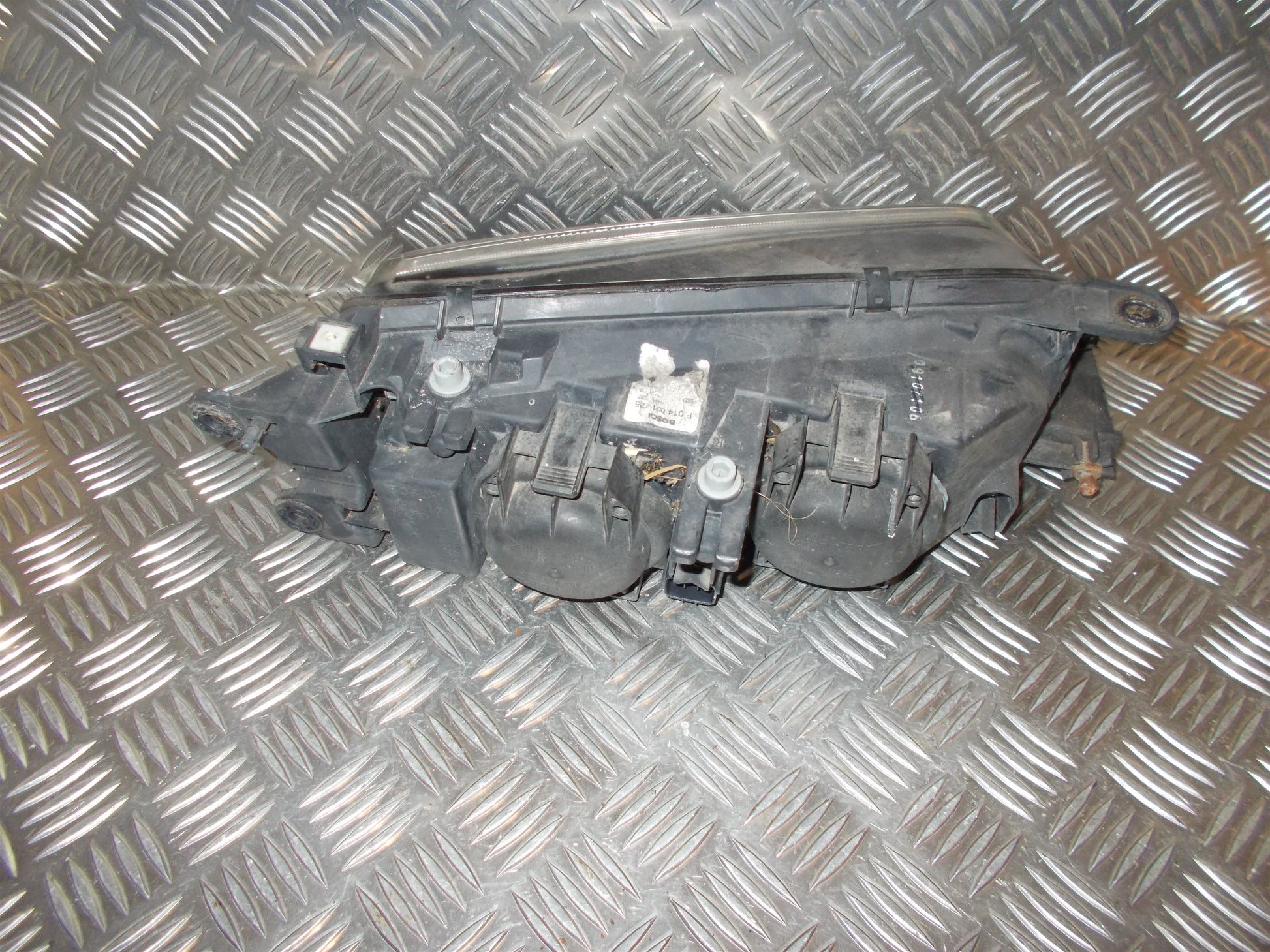 Mazda 626 GF/GW Forlygte Med OEM Nr. GG3E510L0A Fra Mazda Ophugger