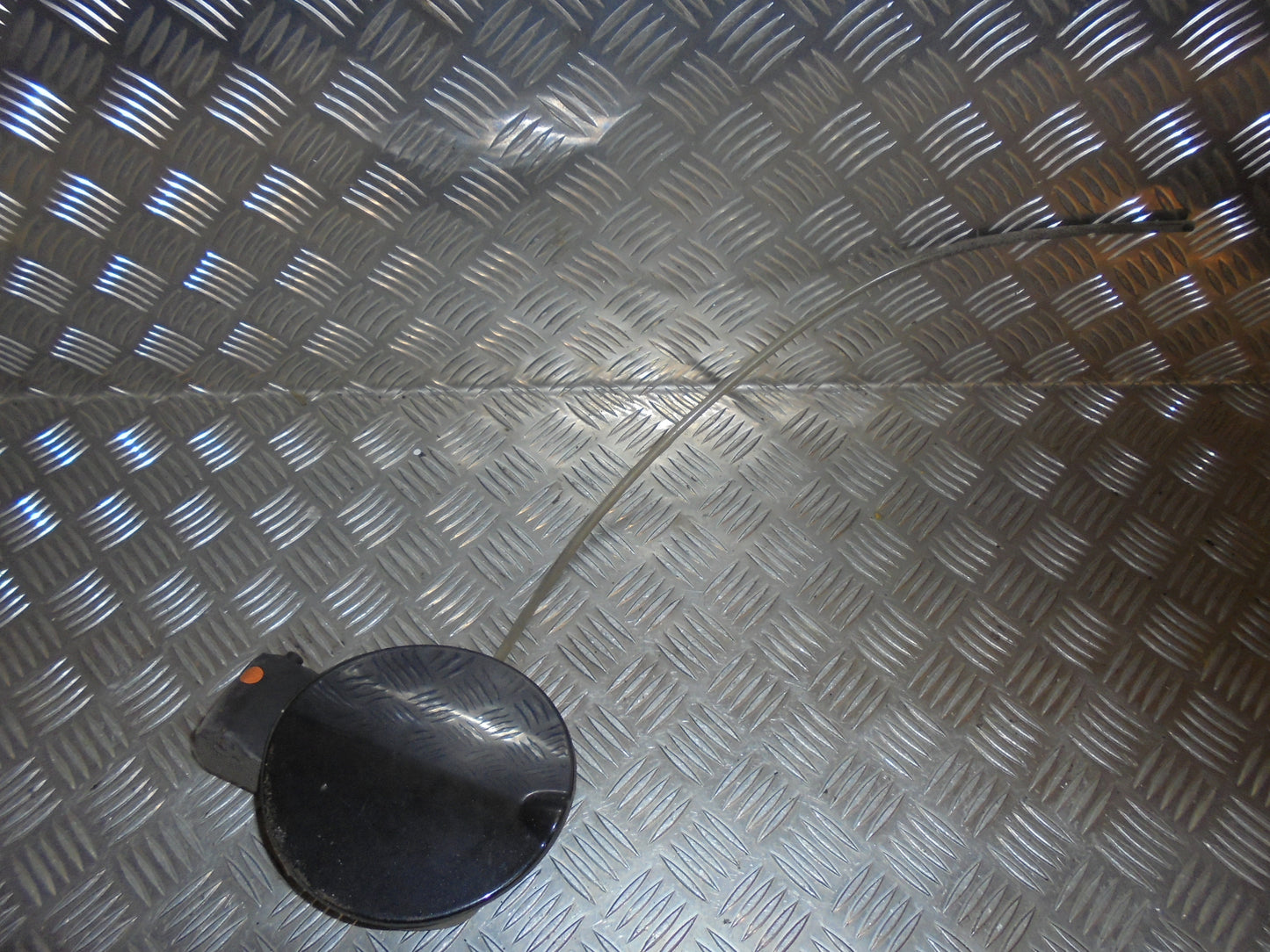 VW Fox 5Z Benzinklap / Tankklap Med OEM Nr. Ophugger Fra VW Ophugger