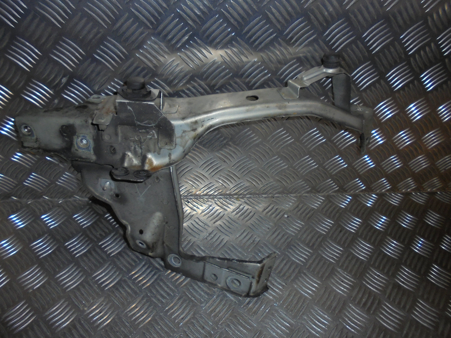 Opel Zafira B Forlygteholder Med OEM Nr. Ophugger Fra Opel Ophugger