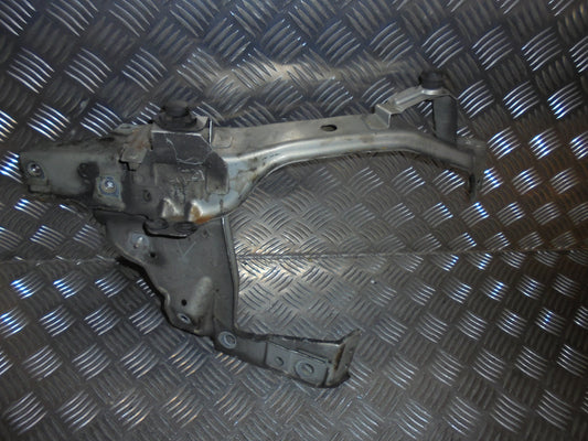 Opel Zafira B Forlygteholder Med OEM Nr. Ophugger Fra Opel Ophugger