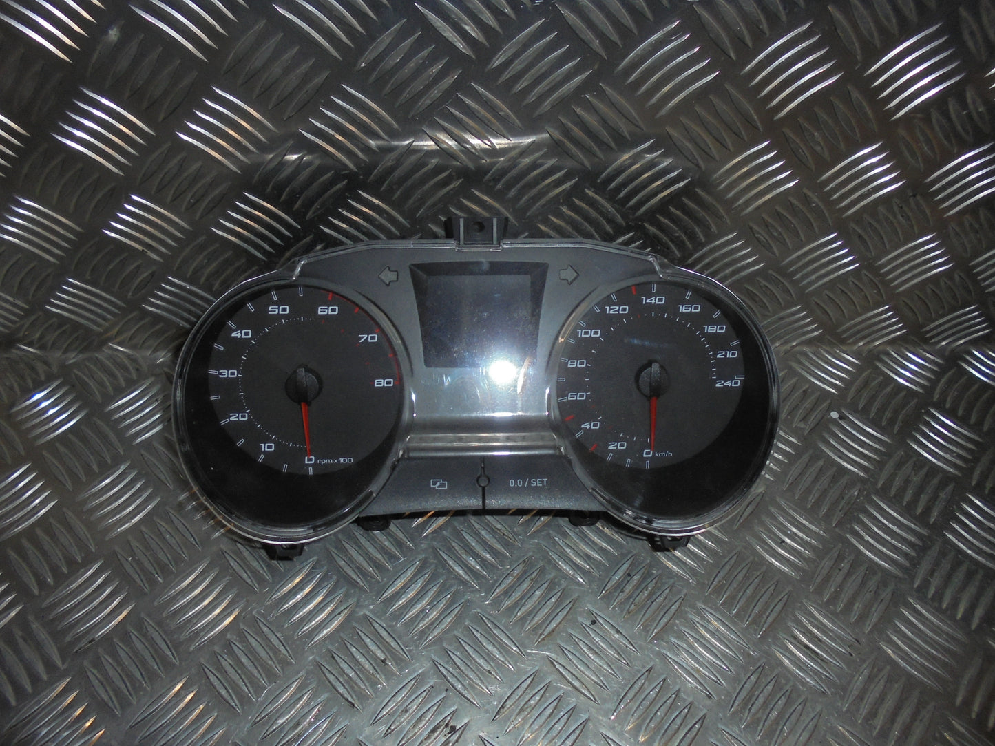 Seat Ibiza 6J Speedometer - Instrument Med OEM Nr. Ophugger Fra Seat Ophugger