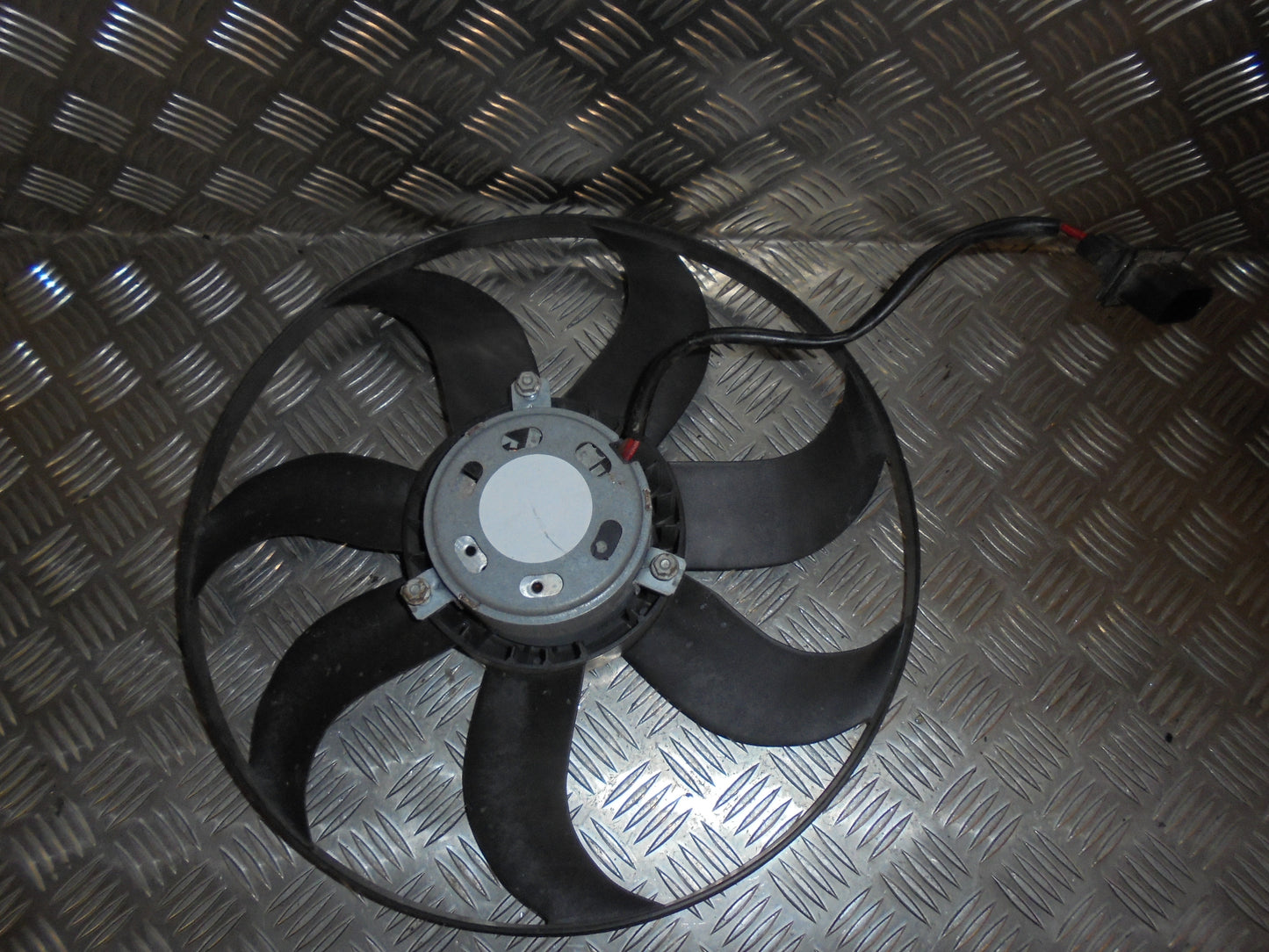 Seat Ibiza 6J Kølerblæser El Med OEM Nr. 6Q0959455AD Fra Seat Ophugger