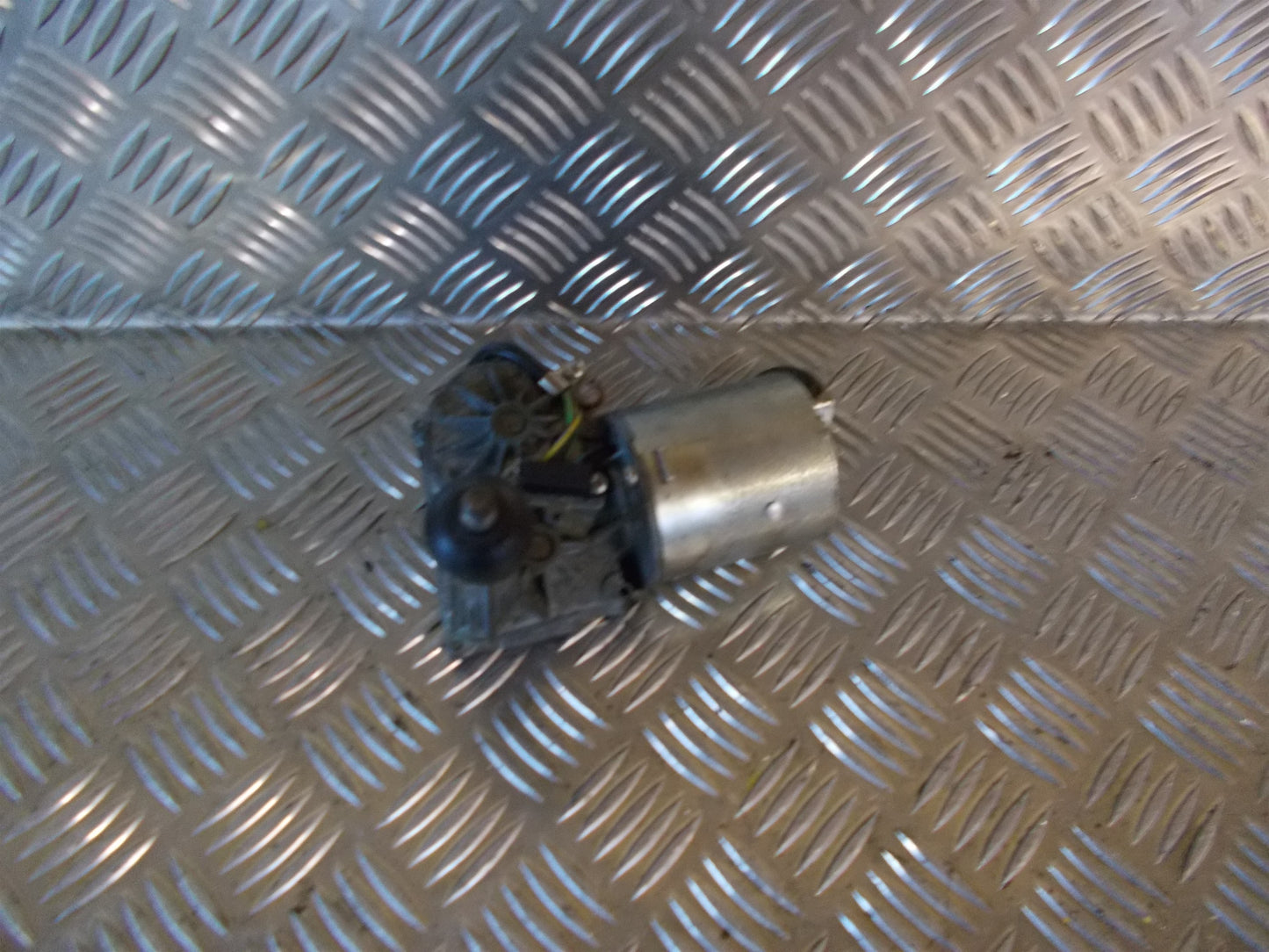 Skoda Felicia Bagrudevisker Motor Med OEM Nr. Ophugger Fra Skoda Ophugger