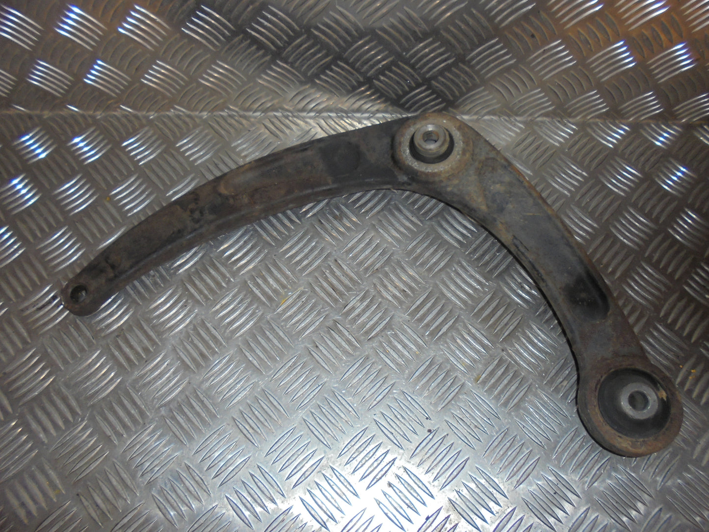 Peugeot 307 Bærearm F.N. H Med OEM Nr. 3521P3 Fra Peugeot Ophugger