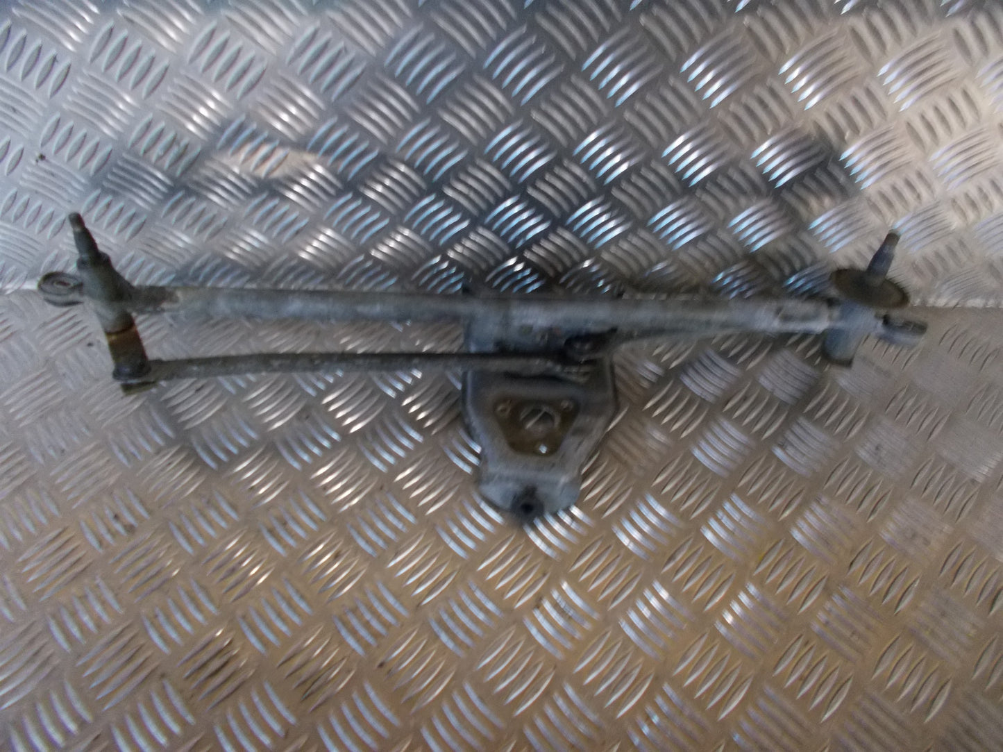 Renault Clio 2 Viskertræk Med OEM Nr. 7701045187 Fra Renault Ophugger