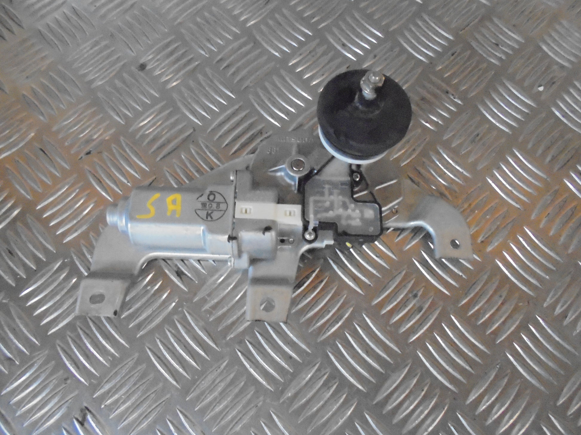 Suzuki Swift Bagrudevisker Motor Med OEM Nr. Ophugger Fra Suzuki Ophugger