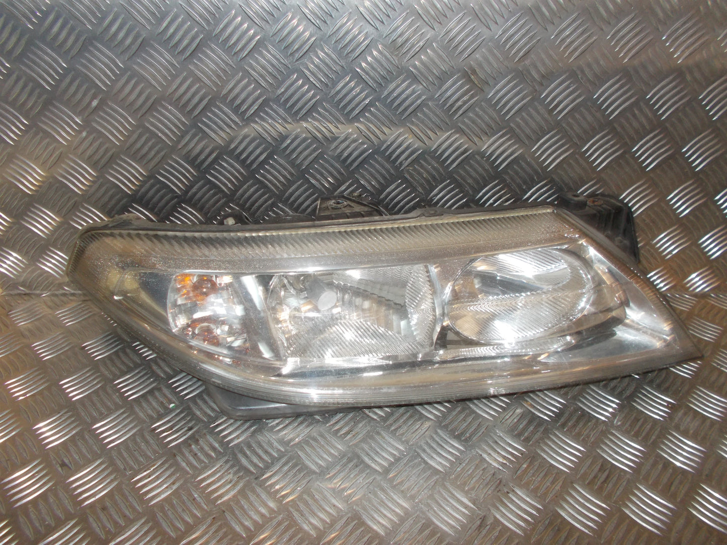 Renault Laguna 2 Forlygte Med OEM Nr. 7701061671 Fra Renault Ophugger
