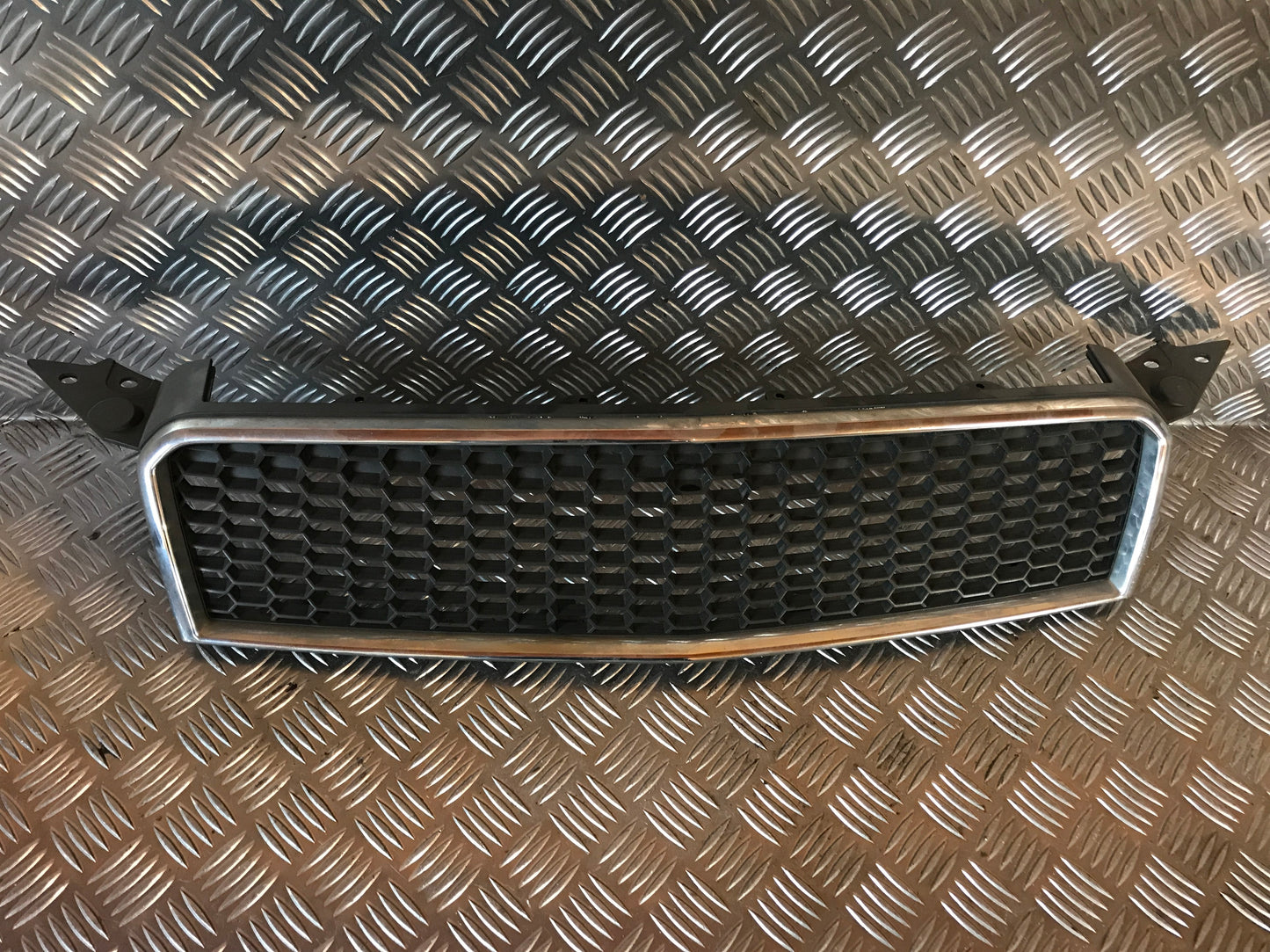 Chevrolet Aveo Frontgitter Med OEM Nr. Ophugger Fra Chevrolet Ophugger