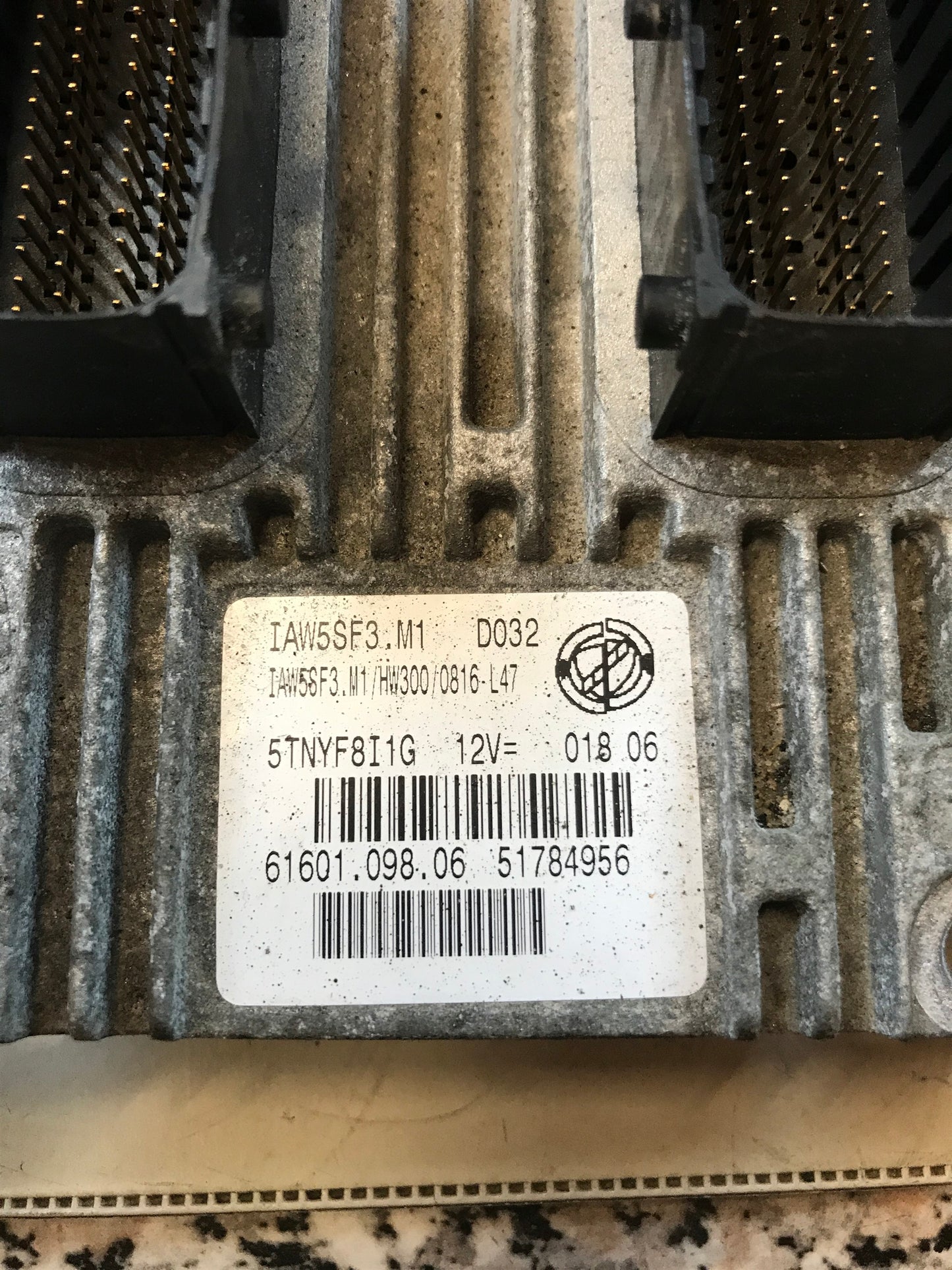 Fiat Grande Punto Motorstyring - Motorstyreboks - Injection Elboks Med OEM Nr. 51784956 Fra Fiat Ophugger