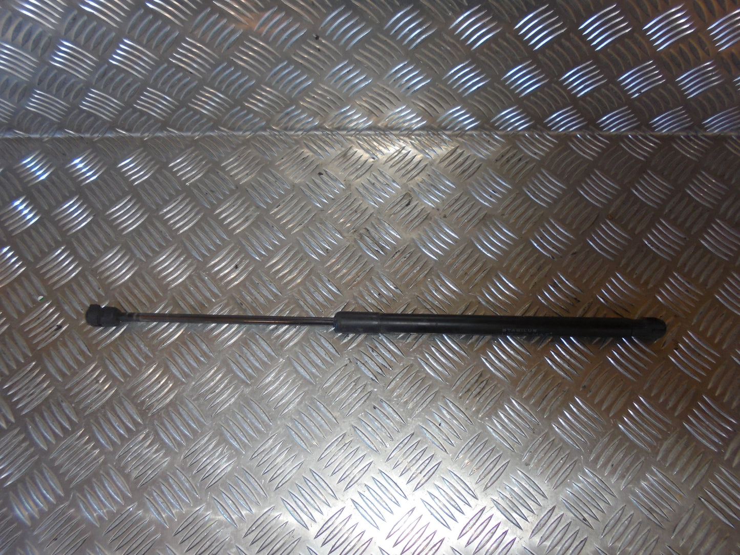 Mercedes A W169 Bagklapsdæmper Med OEM Nr. Ophugger Fra Mercedes Ophugger