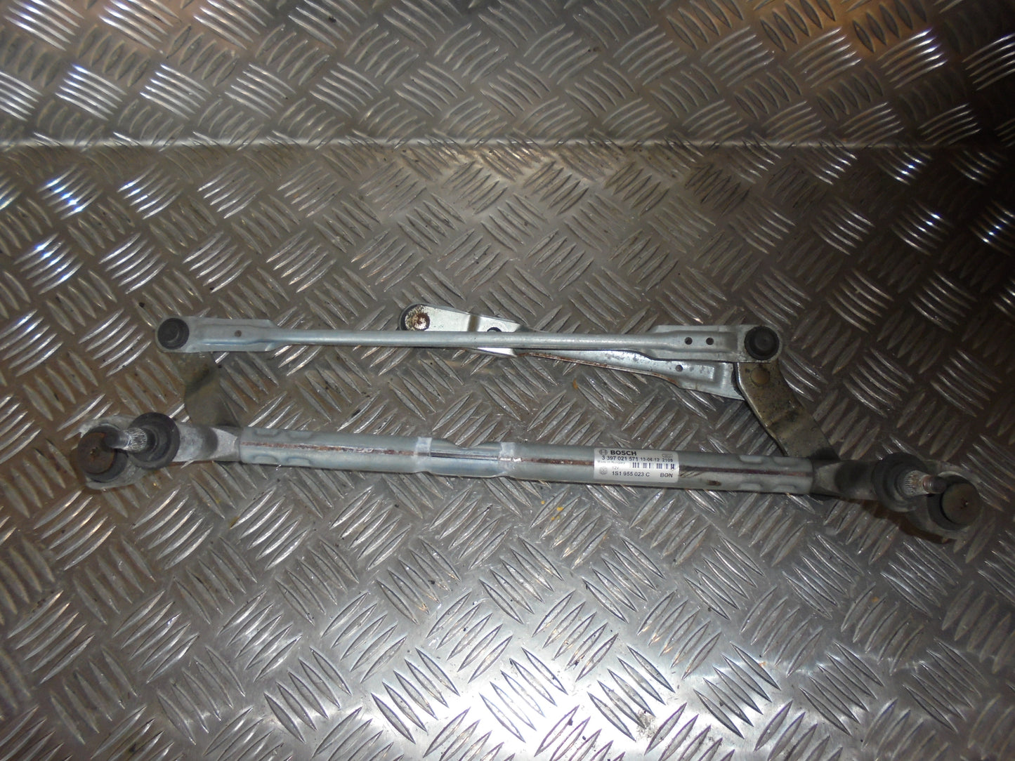 Seat Mii Viskertræk Med OEM Nr. 1S1955023C Fra Seat Ophugger