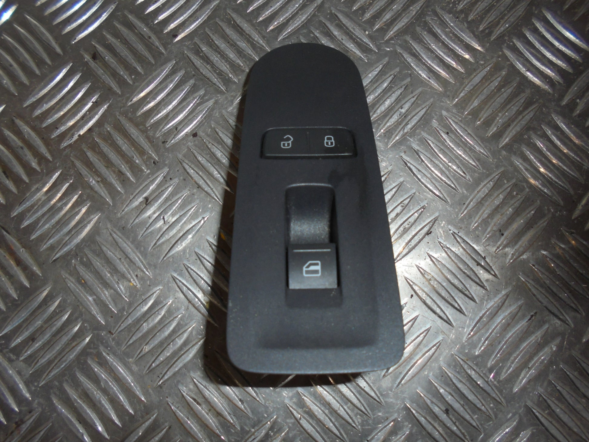 Seat Mii Kontakt Rudehejs Med OEM Nr. 1S0956855 Fra Seat Ophugger