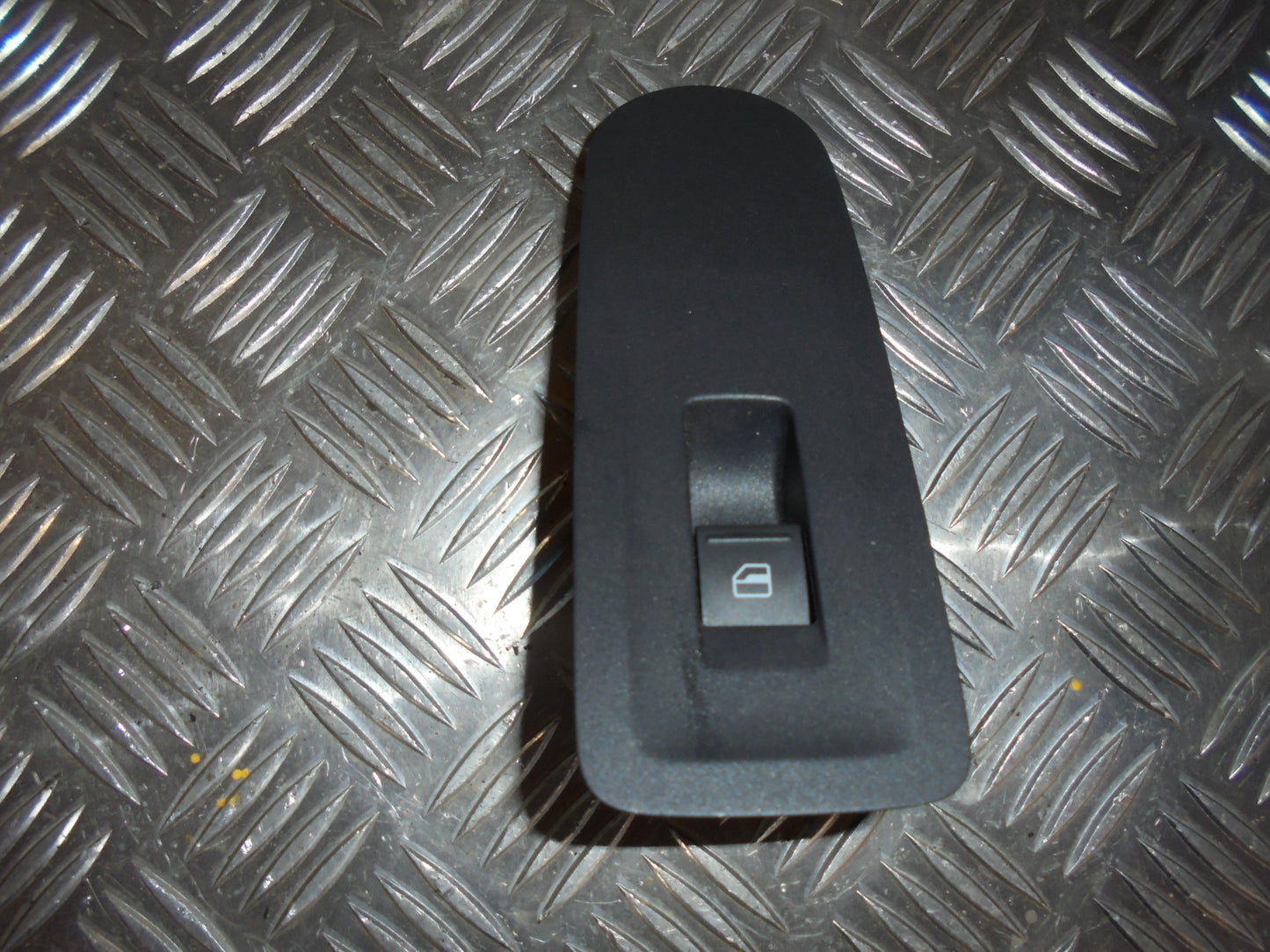 Seat Mii Kontakt Rudehejs Med OEM Nr. 1S0959855 Fra Seat Ophugger