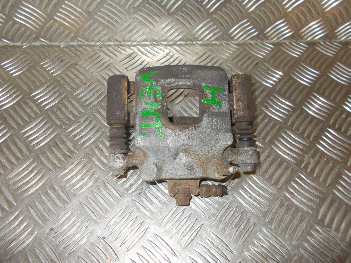 Suzuki Alto Bremsekaliber Hf Med OEM Nr. Ophugger Fra Suzuki Ophugger