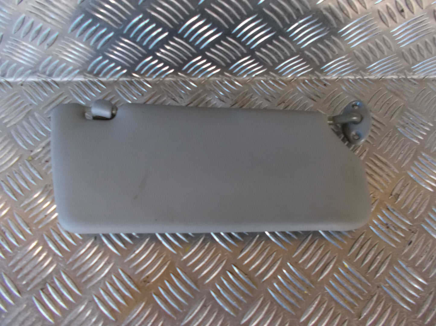 Suzuki Alto Solskærm Med OEM Nr. 8480179G11V12 Fra Suzuki Ophugger