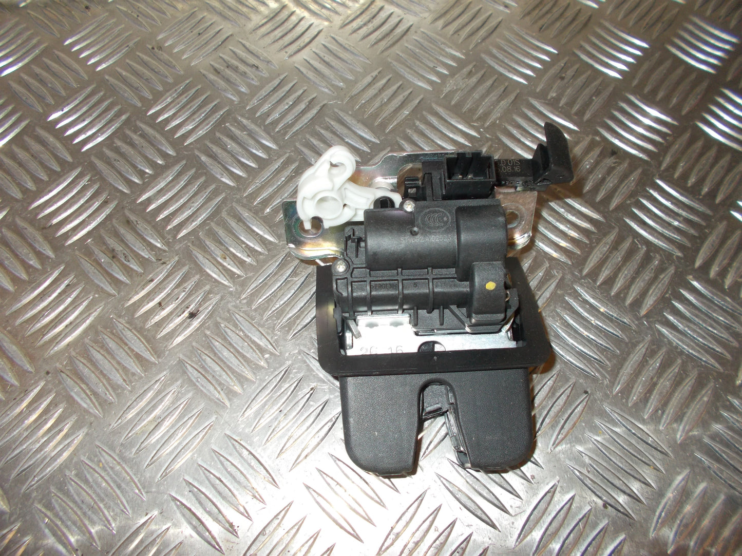 VW Touran Gp2 Dørlås Med OEM Nr. 5TA827505 Fra VW Ophugger