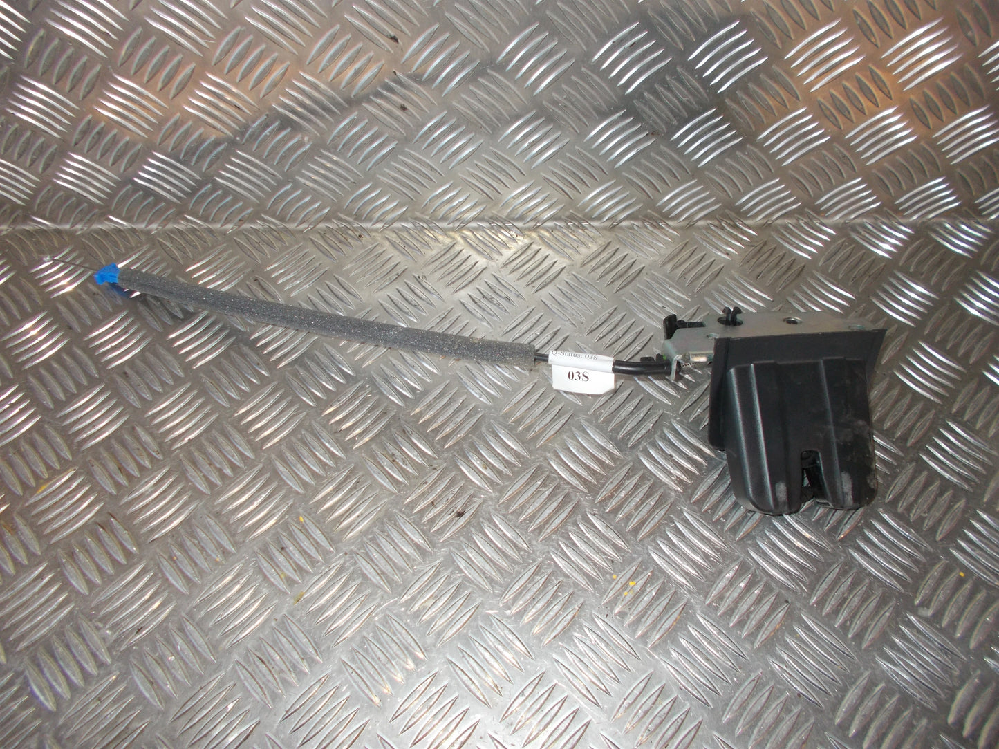 VW Touran Gp2 Dørlås Med OEM Nr. 5TA827506AM Fra VW Ophugger