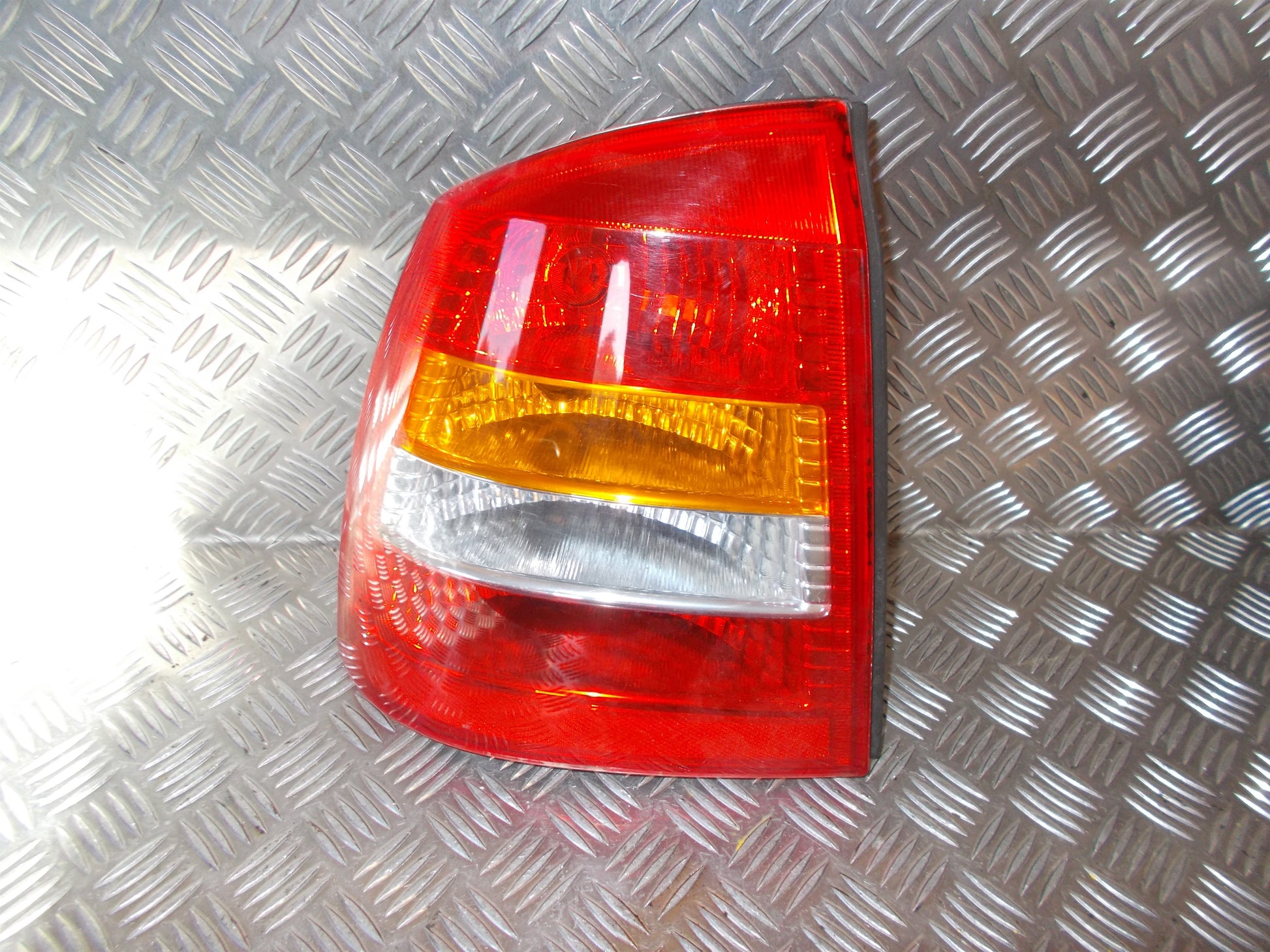 Opel Astra G Baglygte Med OEM Nr. Ophugger Fra Opel Ophugger