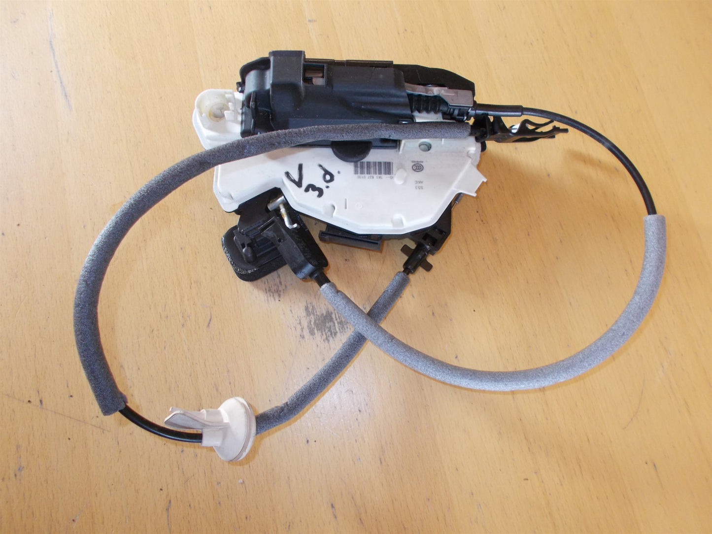 VW Golf 7 Au Dørlås Med OEM Nr. 5K1837015D Fra VW Ophugger