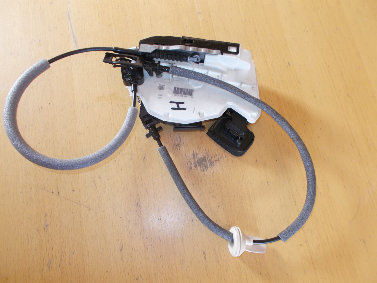 VW Golf 7 Au Dørlås Med OEM Nr. 5K1837016D Fra VW Ophugger