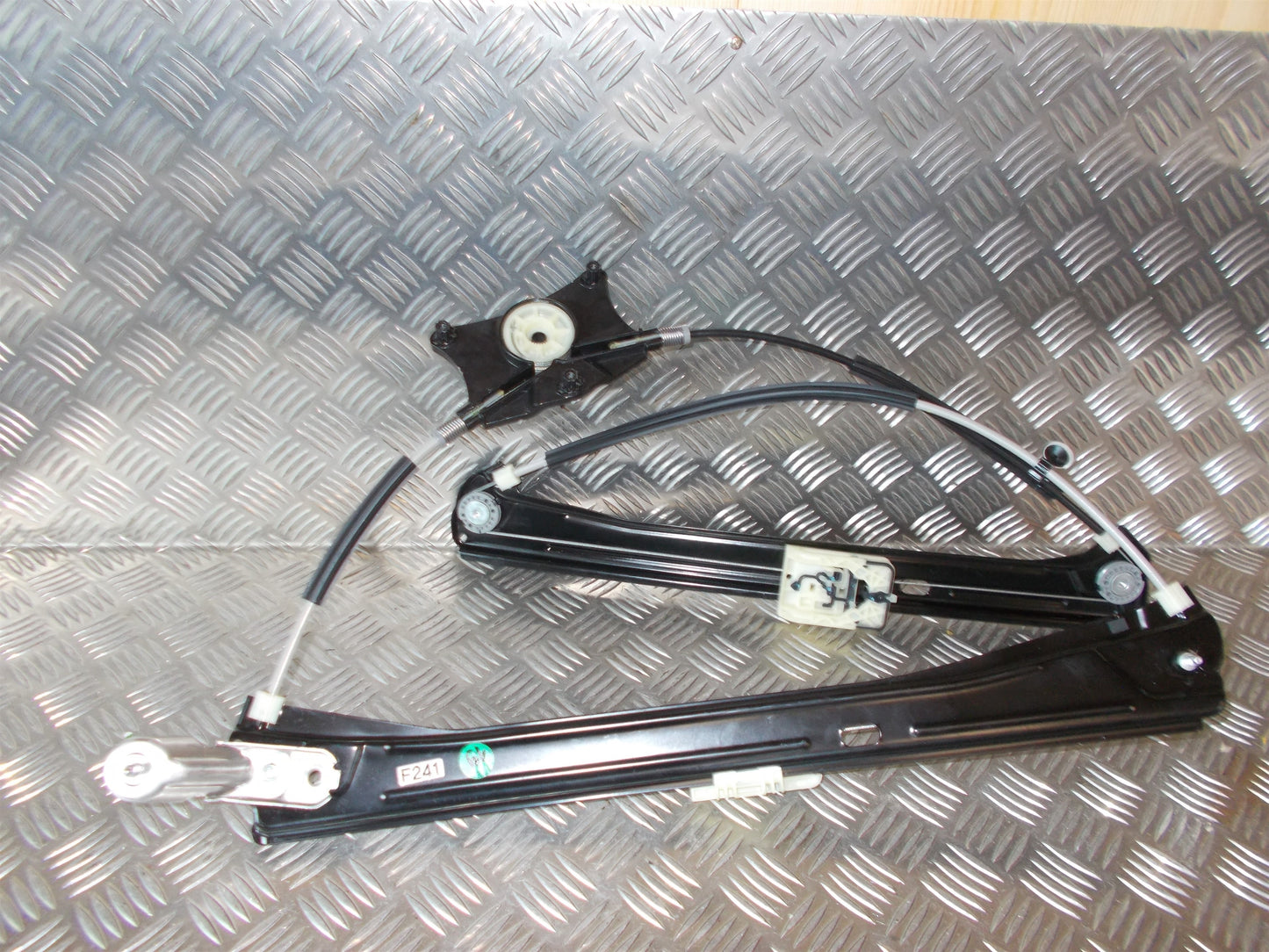 VW Tiguan Rudemotor - Rudehejs Med OEM Nr. 5NA837461 Fra VW Ophugger