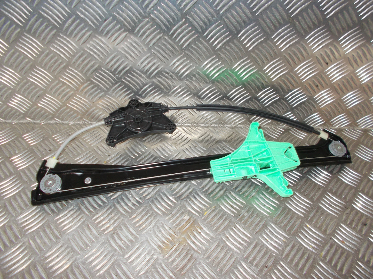 VW Tiguan 5N Rudemotor - Rudehejs Med OEM Nr. 5NA839461B Fra VW Ophugger