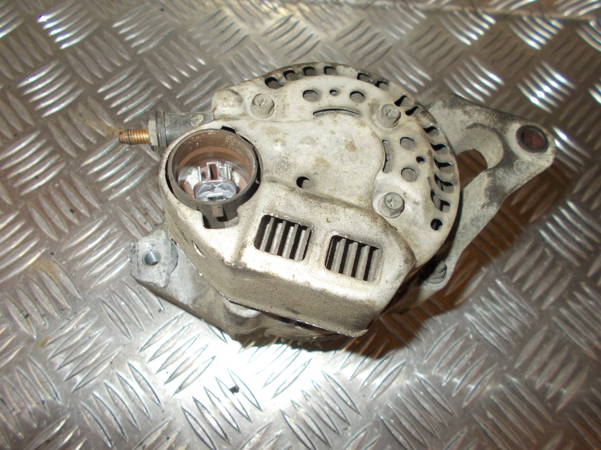 Suzuki Swift Generator Med OEM Nr. 3140071C50 Fra Suzuki Ophugger