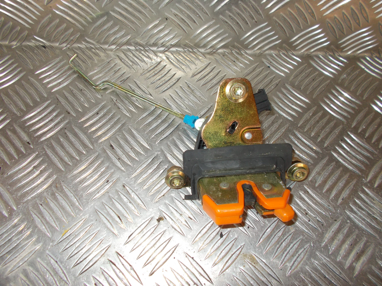 Skoda Octavia Dørlås Med OEM Nr. 1U9827501F Fra Skoda Ophugger