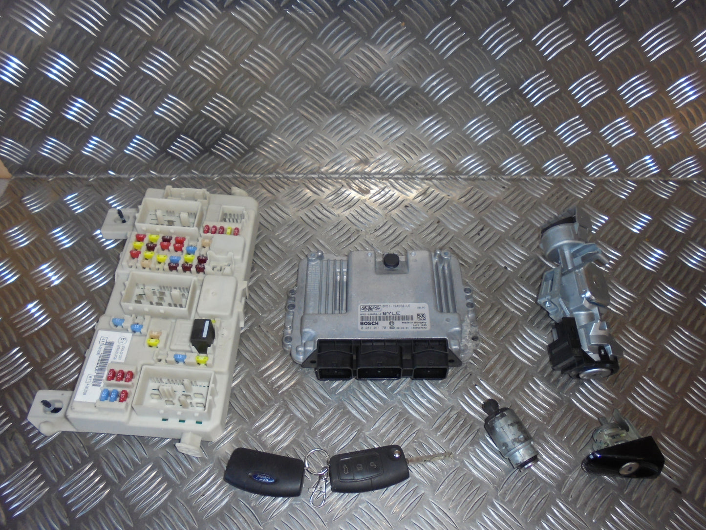 Ford Focus Motorstyring - Motorstyreboks - Injection Elboks Med OEM Nr. 0281011701 Fra Ford Ophugger