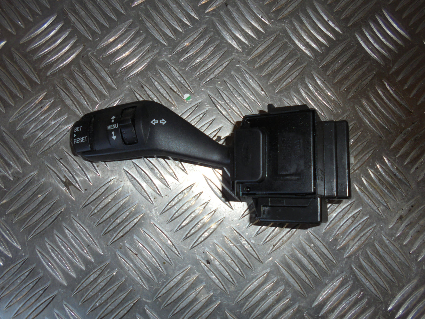 Ford Focus Kontakt Blink Med OEM Nr. Ophugger Fra Ford Ophugger