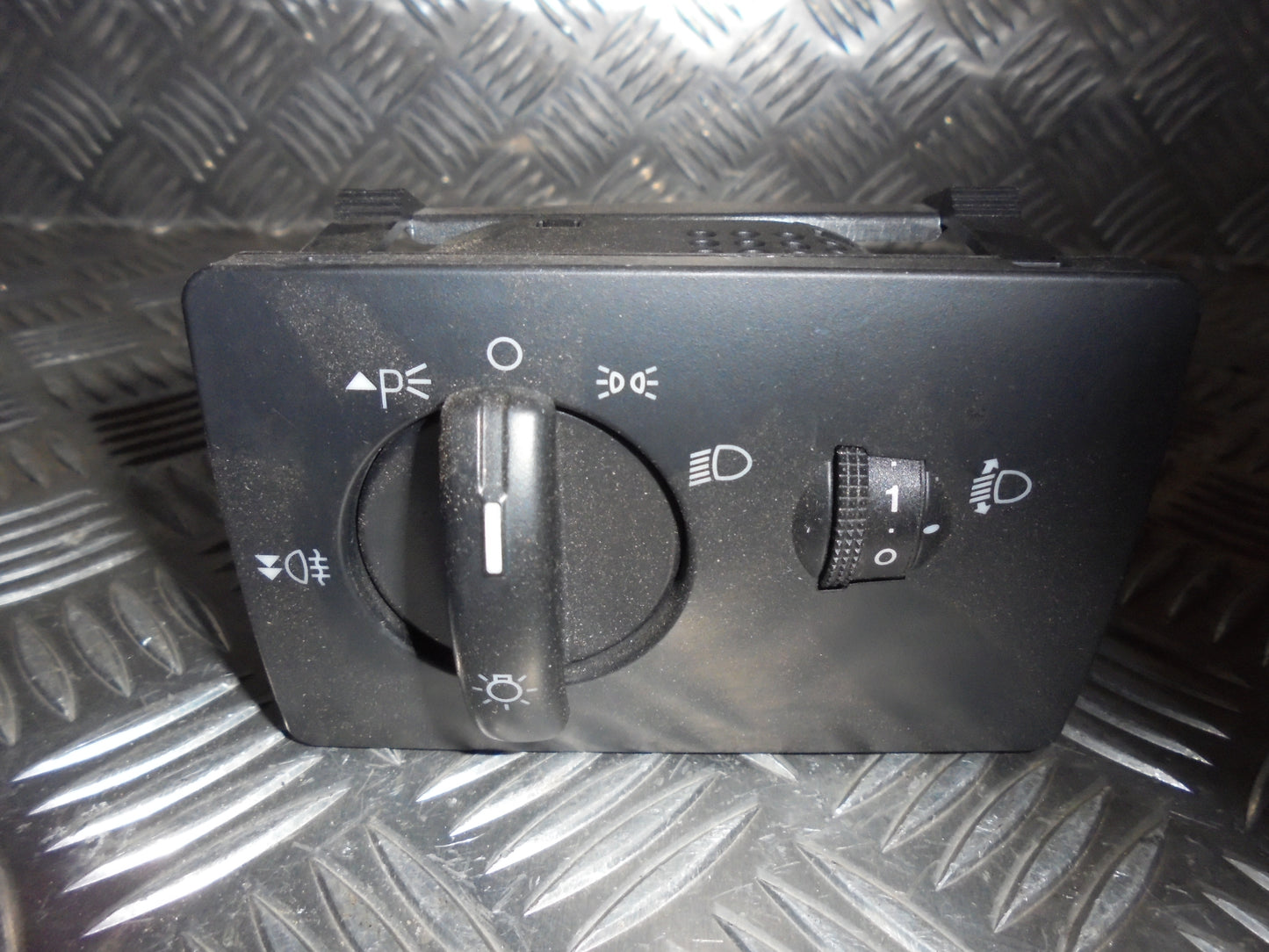 Ford Focus Kontakt Lys Med OEM Nr. Ophugger Fra Ford Ophugger