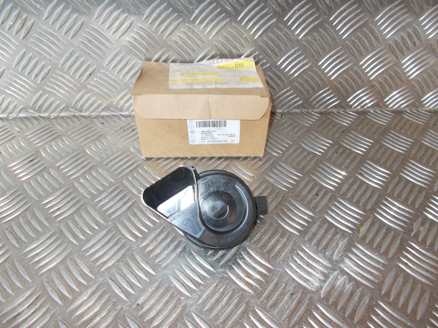 Audi A4 8K Horn Med OEM Nr. Ophugger Fra Audi Ophugger