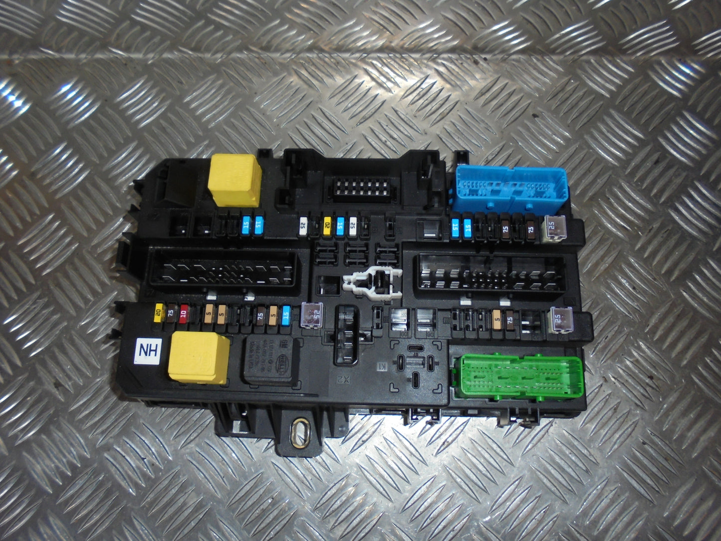 Opel Astra H Sikringsboks Med OEM Nr. Ophugger Fra Opel Ophugger