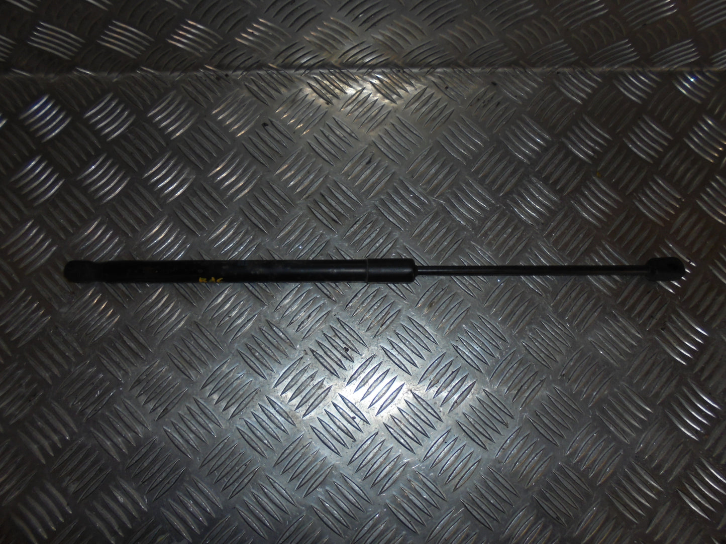 Opel Astra H Bagklapsdæmper Med OEM Nr. Ophugger Fra Opel Ophugger