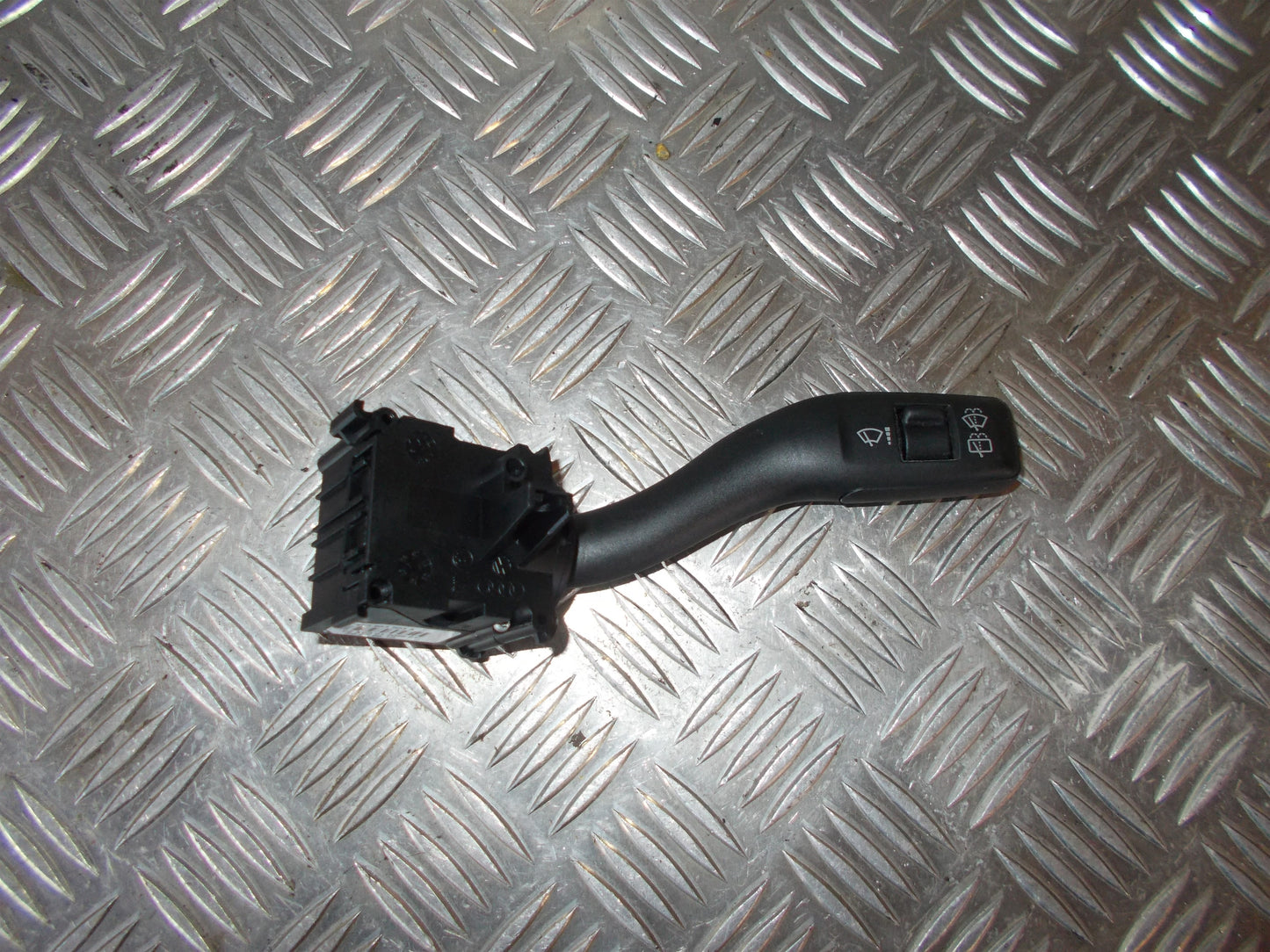 Audi A4 Kontakt Visker Med OEM Nr. 4E0953503A Fra Audi Ophugger