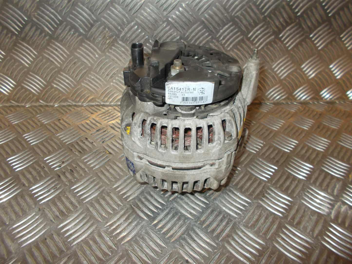 VW Passat 3B Generator Med OEM Nr. CA1541IR Fra VW Ophugger