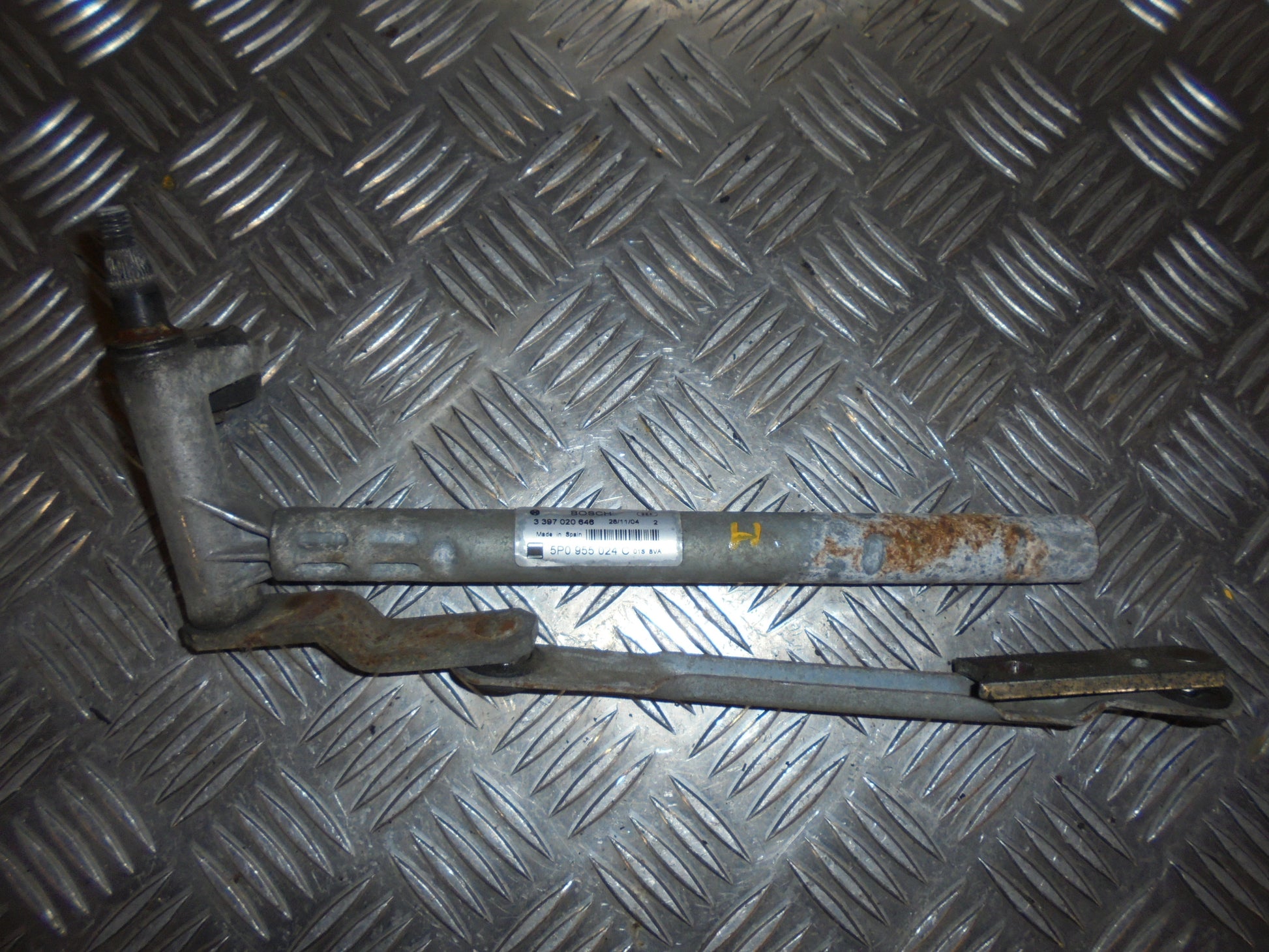 Seat Altea Viskertræk Med OEM Nr. 5P0955024C Fra Seat Ophugger